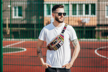 Load image into Gallery viewer, fanny pack on male model