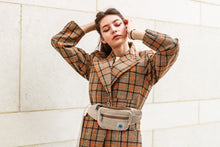 Load image into Gallery viewer, Beige fanny pack on model